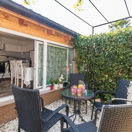 Apartment Lovely Desiree 250m From The In